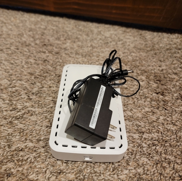 Netgear Network 8 port switch - Picture 8 of 9